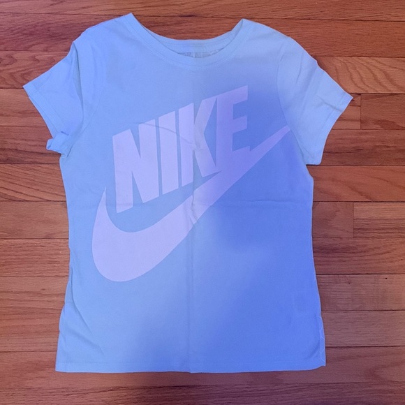 light blue Nike tee - Picture 1 of 2